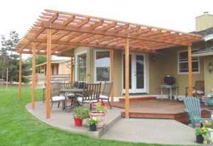 Beautiful backyard with new trellis built by Hutter's Carpentry 